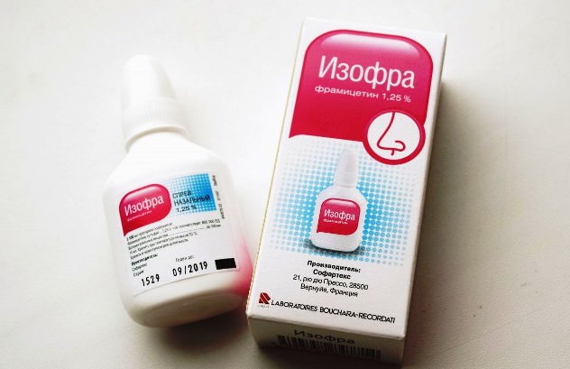 капли Изофра назначают для лечения оранжевых соплей
